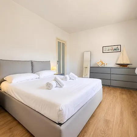 Hostdomus - Sky And Rooftop Apartment *