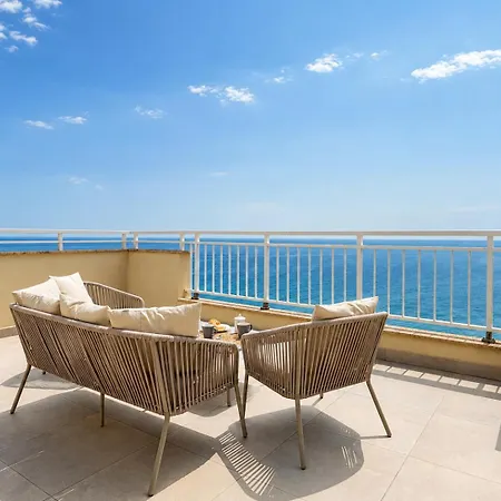 Apartment Hostdomus - Sky And Rooftop