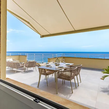 Hostdomus - Sky And Rooftop Apartment *